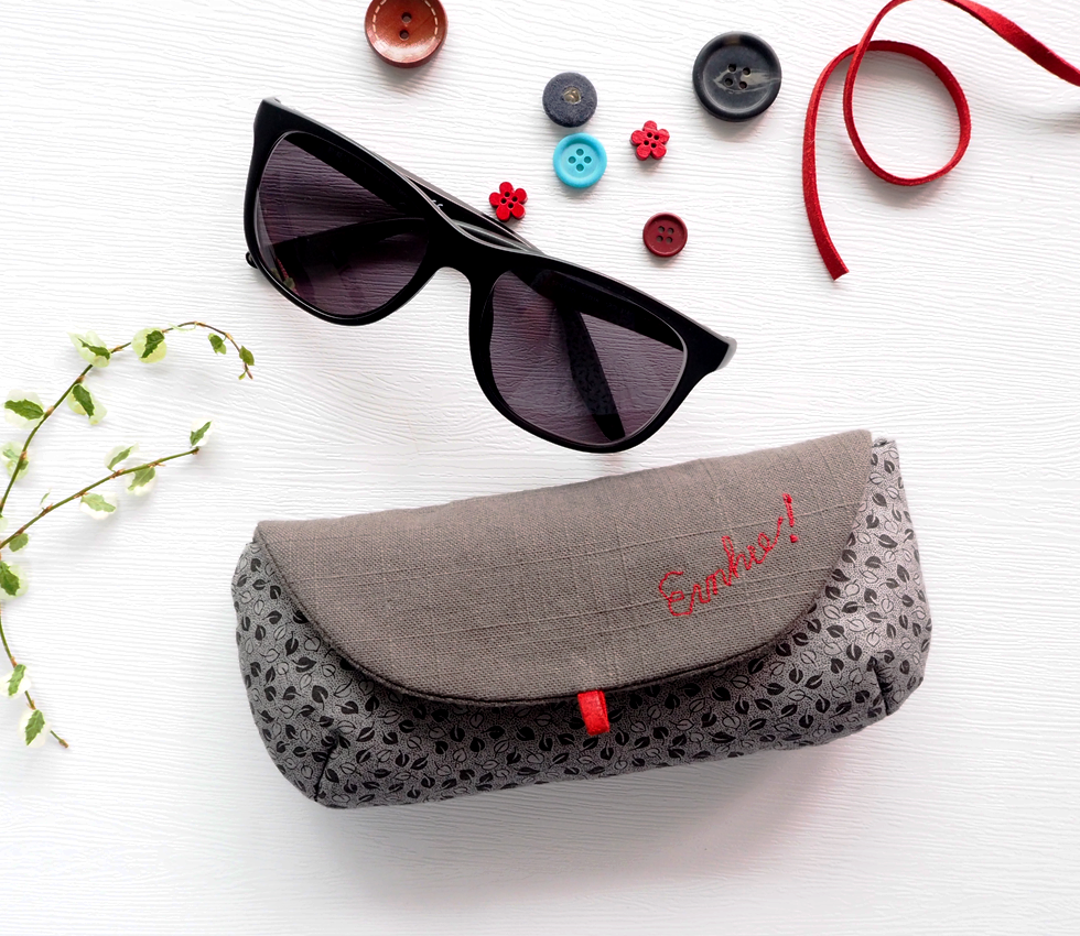 Fabric Glasses Case Tutorial. DIY Tutorial Soft glasses case to be sewed.